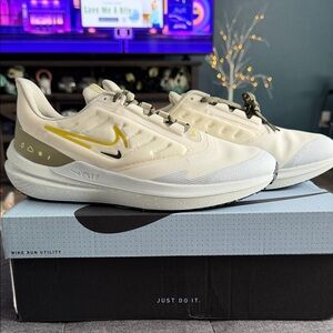 Nike Air Women’s Winflo Shield Brand New